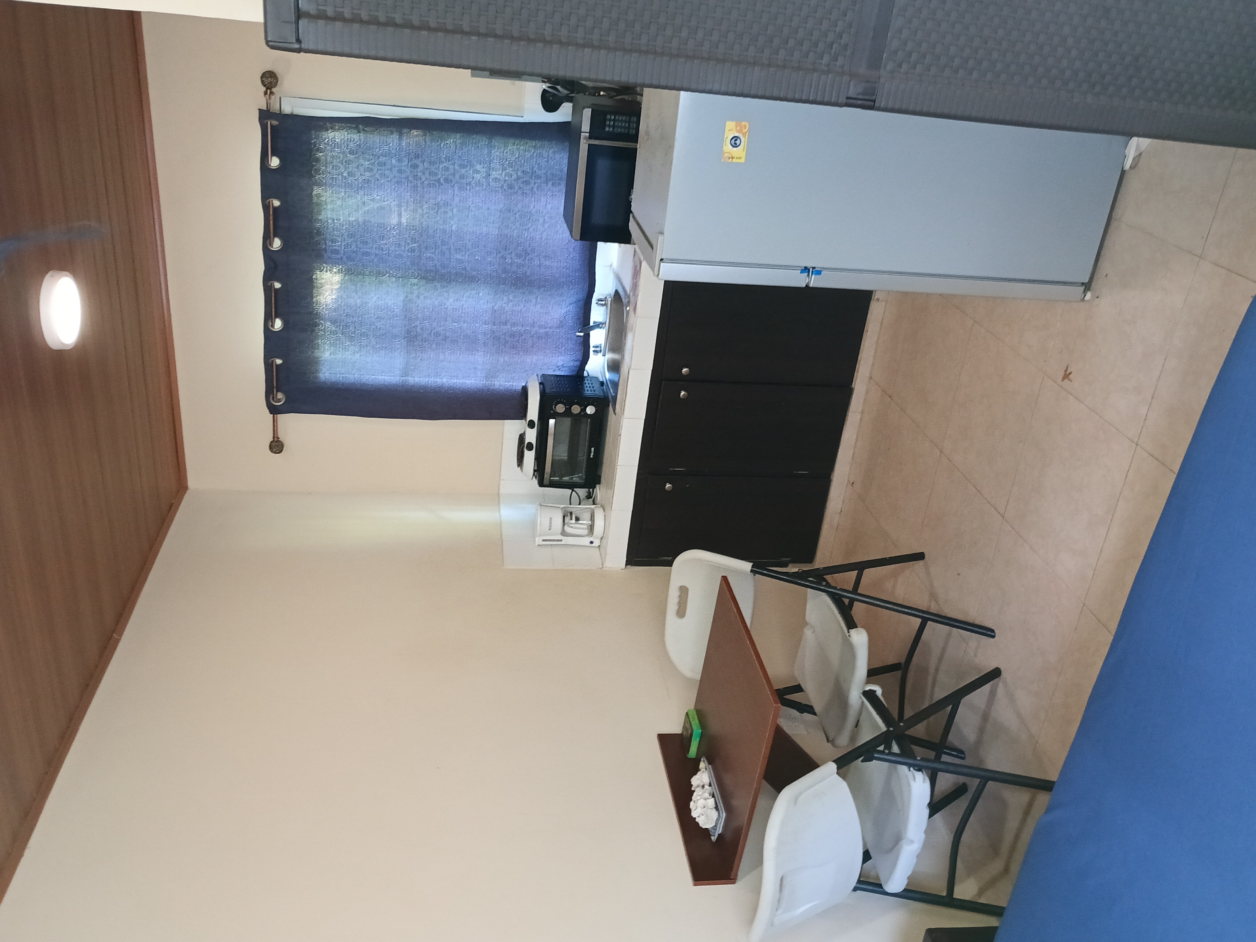 Efficiency unit — kitchen with fridge, microwave and dining table